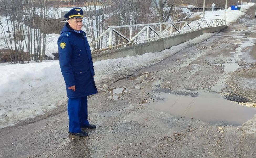 Прокуратура требует ремонта моста через реку Малая Карла в Шемурше
