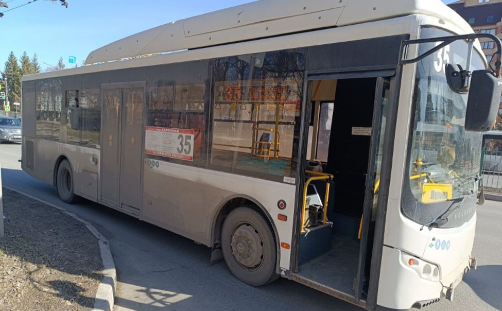 В Чебоксарах при экстренном торможении автобуса пострадала беременная пассажирка