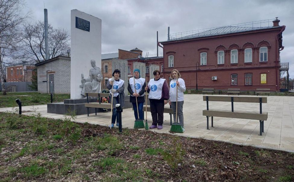 В канун Дня Победы волонтеры Чувашии облагораживают памятники и мемориалы
