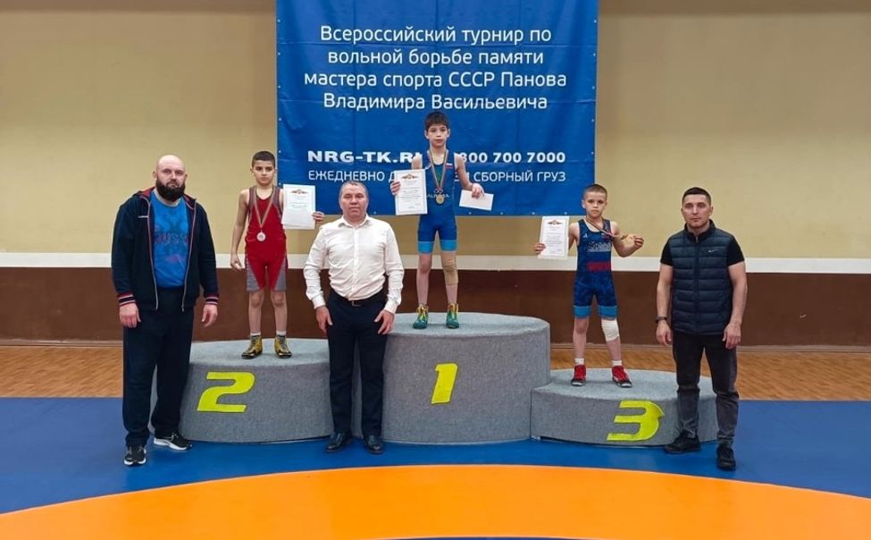 Спортсмены Чувашии выиграли медали первенства Поволжья по вольной борьбе