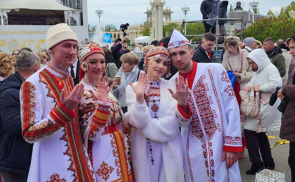 Пара из Чувашии зажгла семейный очаг на Всероссийском свадебном фестивале