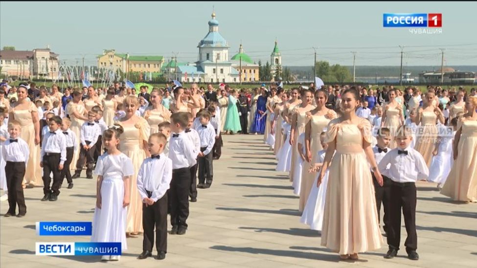 Около тысячи детсадовцев приняли участие в Бале дошколят в Чебоксарах