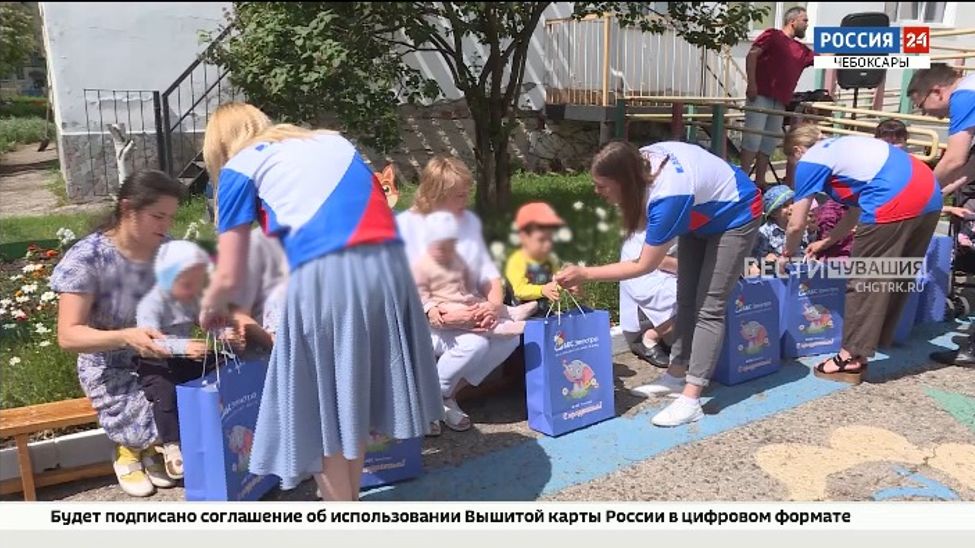 В Чебоксарах сотрудники компании «АБС Электро» порадовали воспитанников Дома ребенка «Малютка» 