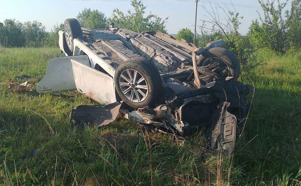 В Чувашии подросток без спроса взял иномарку у родственника и опрокинул ее в кювет