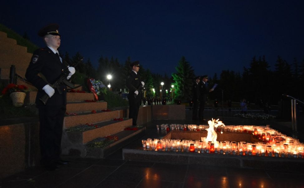 В Чувашии зажгли сотни свечей в память о погибших воинах