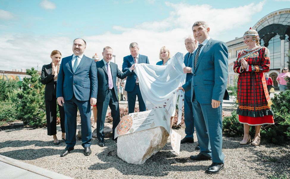 В Чебоксарах заложили камень в основание будущего Музея «Вышитой карты России»