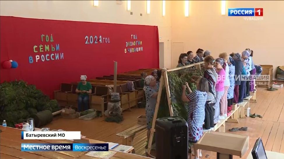 Жители Батыревского округа отправили на СВО больше 130 маскировочных изделий