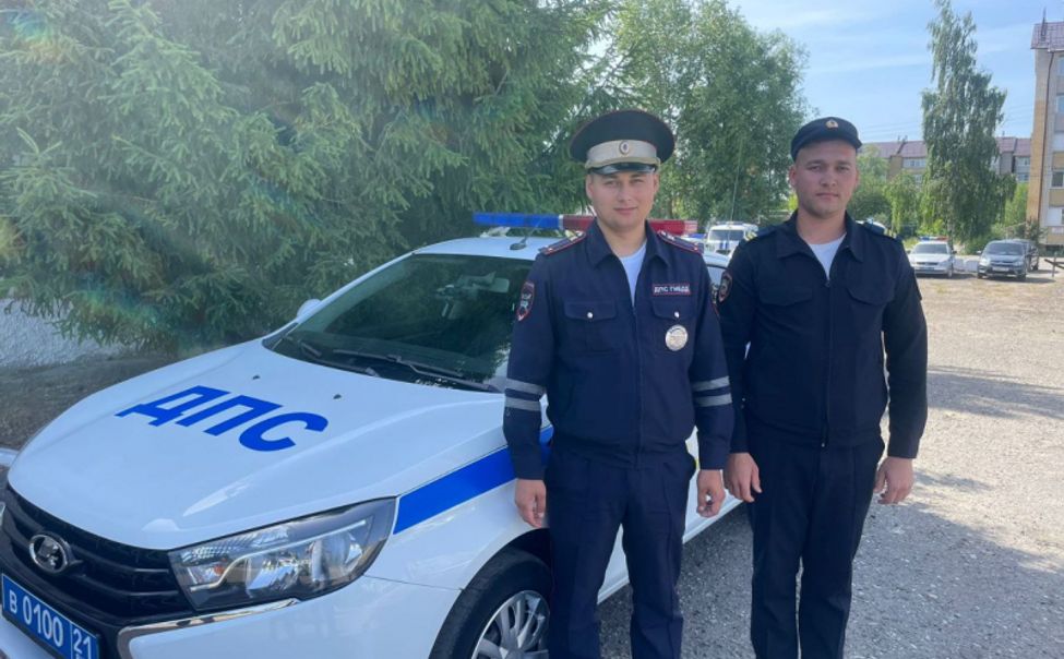 В Чувашии полицейские помогли жителю Санкт-Петербурга вернуть забытые вещи