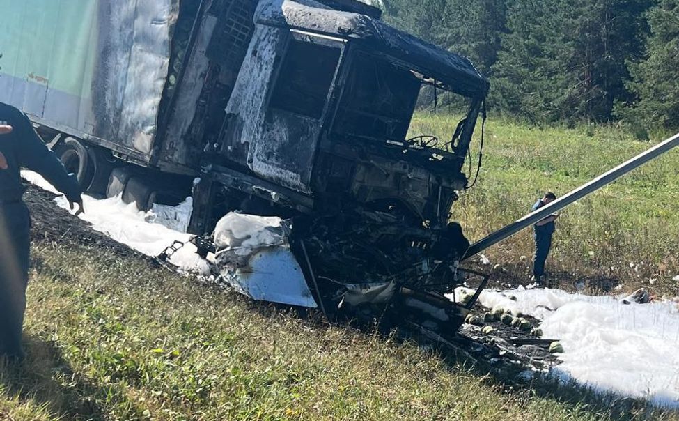 В Комсомольском округе после столкновения загорелись два автомобиля. 1 человек погиб
