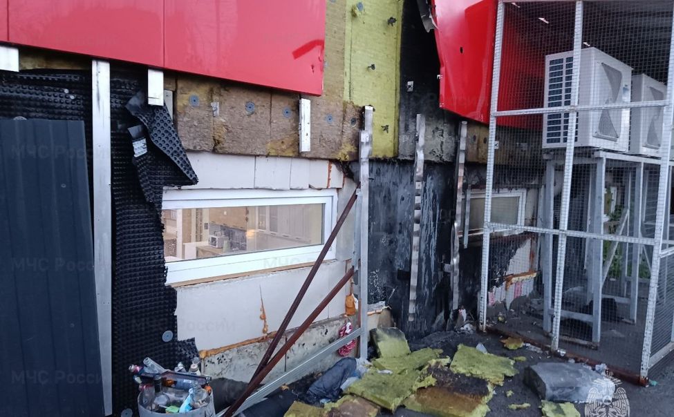 Из-за детской шалости с огнем в Чебоксарах загорелся торговый дом