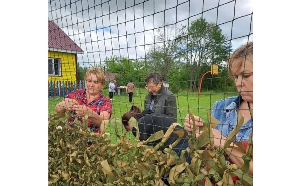 Жители Красночетайского округа плетут маскировочные сети