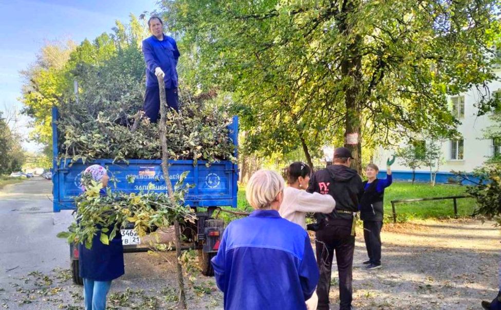 В Чебоксарах проходят первые экологические субботники