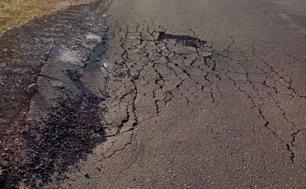 Прокуратура выявила на объездной дороге в Комсомольском просадки длиной более 5 метров