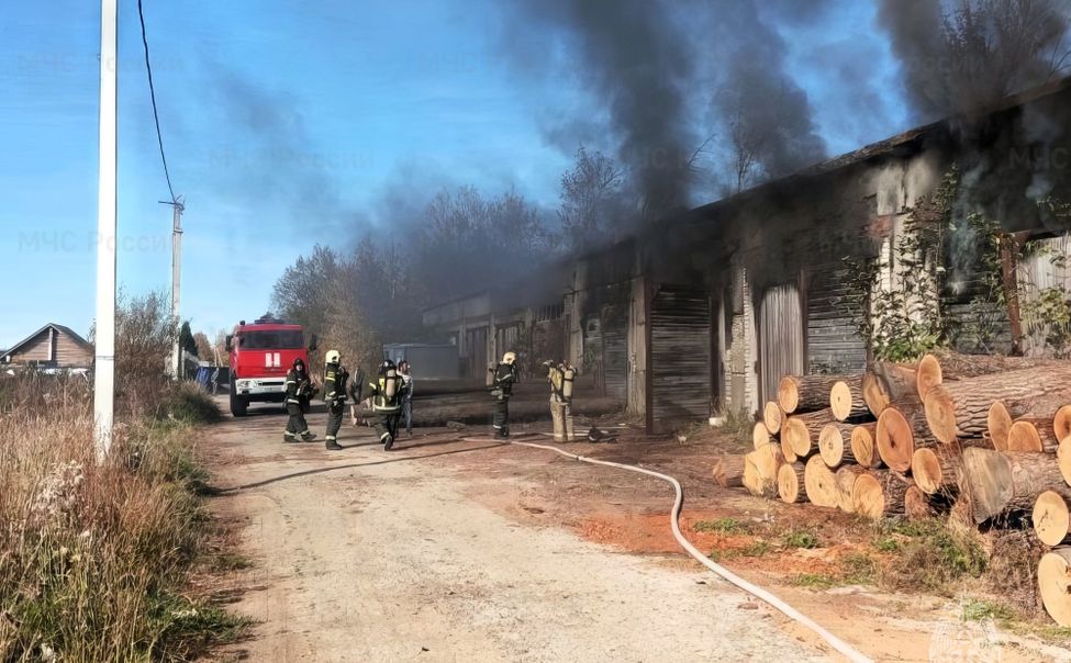 В чувашской деревне горел цех пилорамы