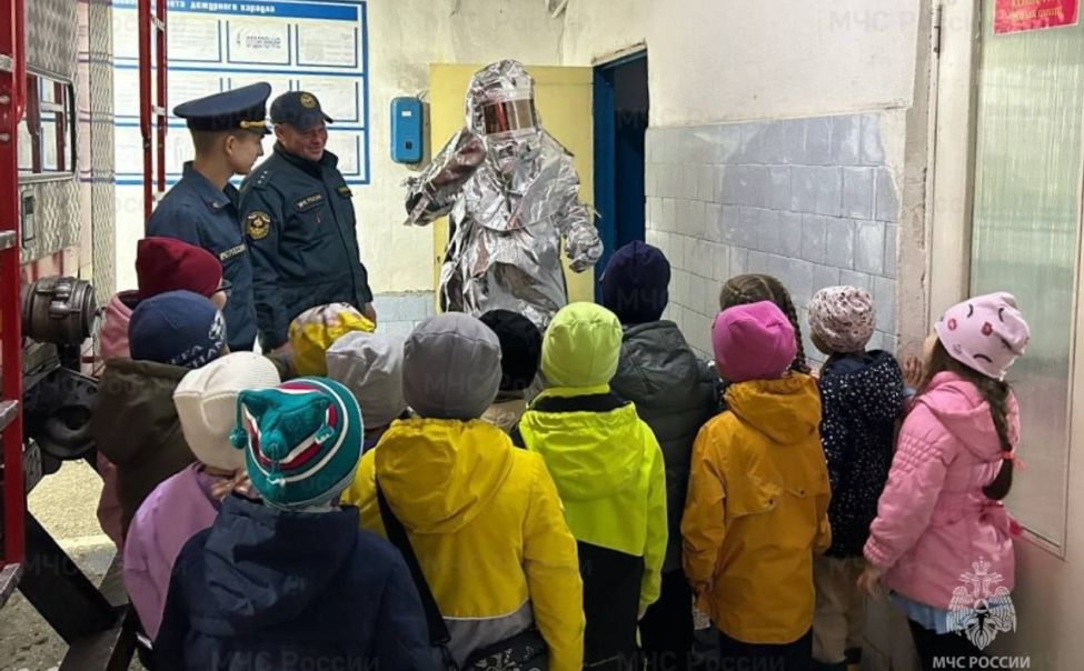 Дошкольники из Шумерли побывали на экскурсии в городской пожарно-спасательной части