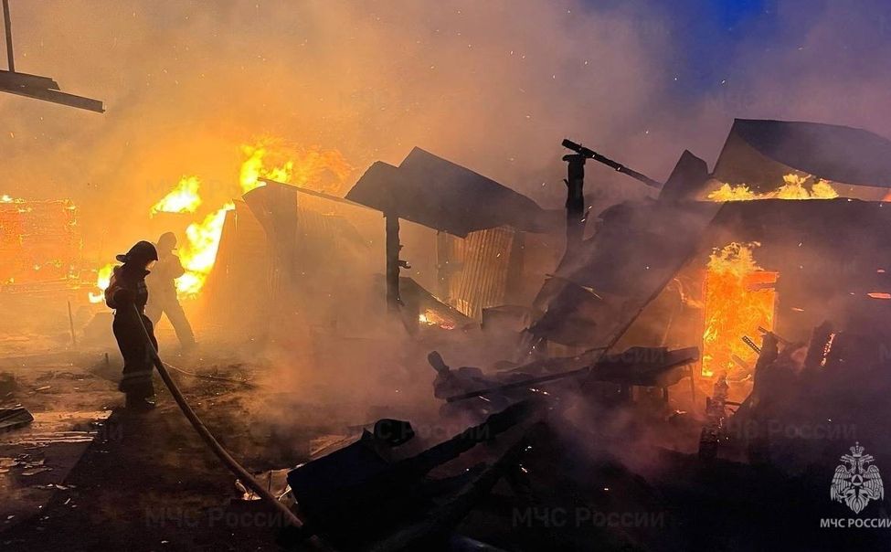 В Моргаушском округе огонь уничтожил хозяйственные постройки в подворье сельчанина