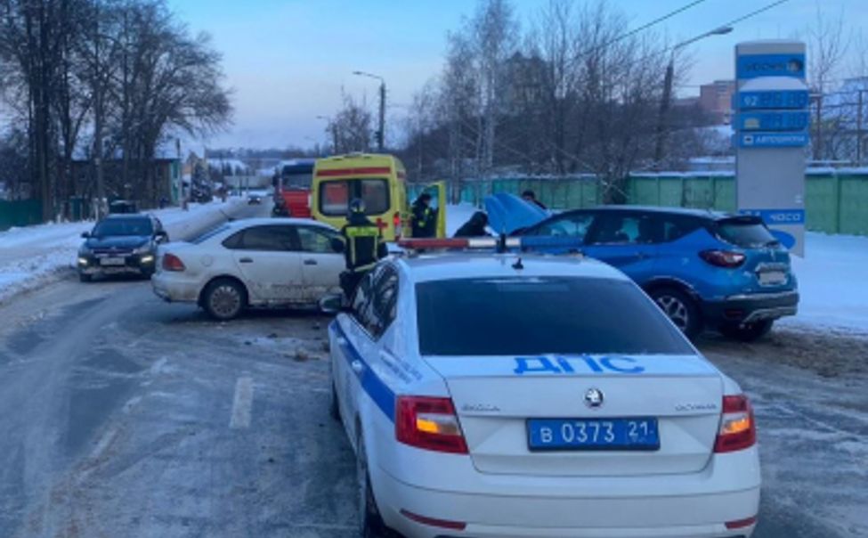 В Чебоксарах в ДТП пострадали водители двух иномарок