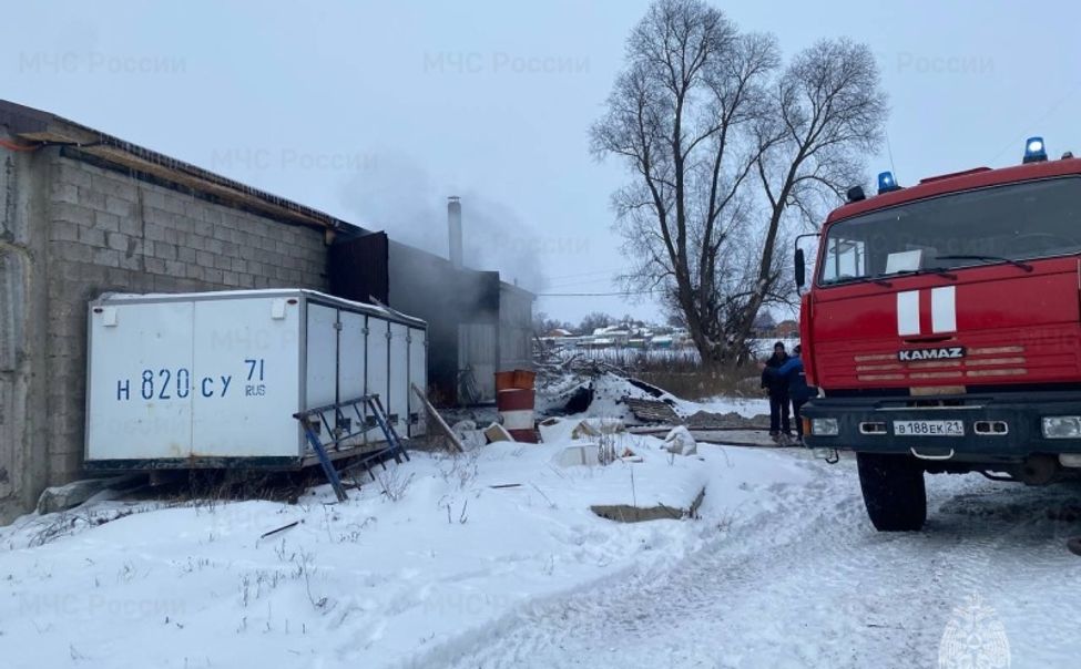 В Батыревском округе загорелся амбар для переработки овощей