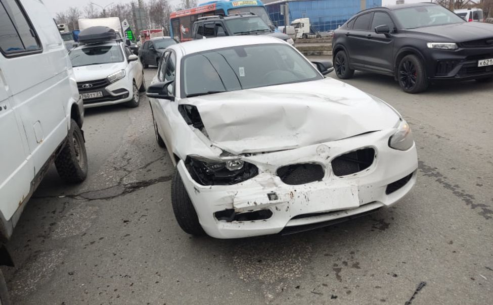 В Чебоксарах пьяная автоледи попала в ДТП на купленном накануне "BMW"