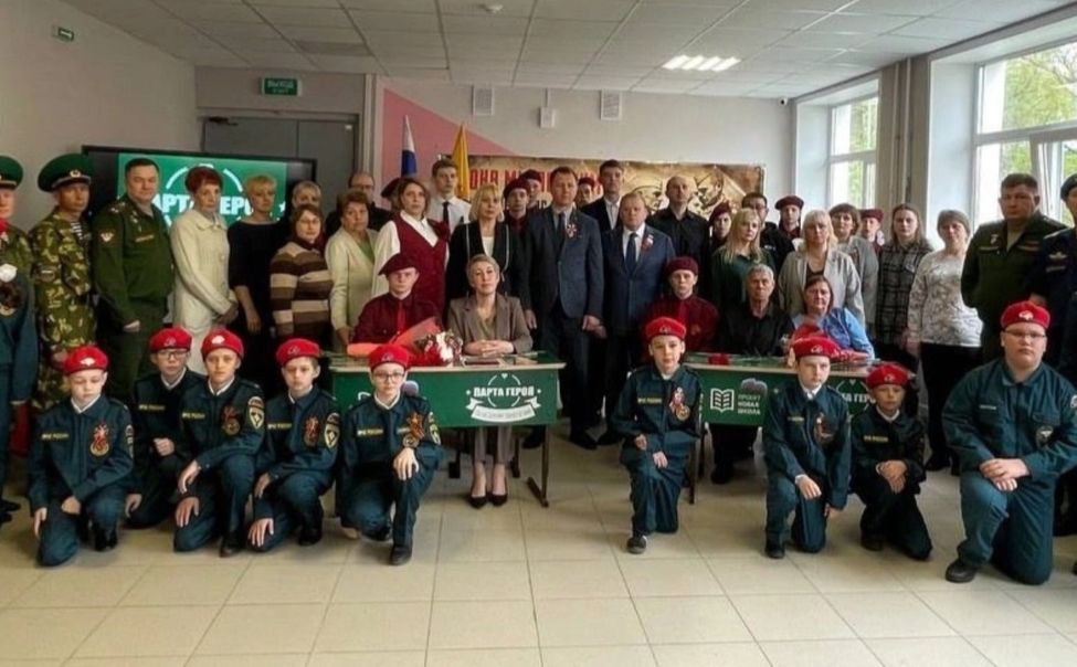 В шумерлинской школе открыли «Парты героев» В шумерлинской школе открыли «Парты героев»