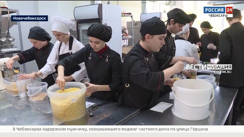 Волонтеры из Новочебоксарска готовят для участников СВО сухие обеды Волонтеры из Новочебоксарска готовят для участников СВО сухие обеды