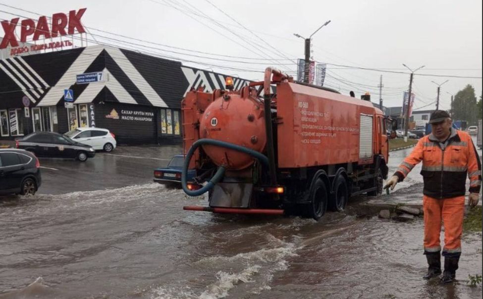 Ливни вынудили Чебоксары проверить работу городских систем водоотведения Ливни вынудили Чебоксары проверить работу городских систем водоотведения