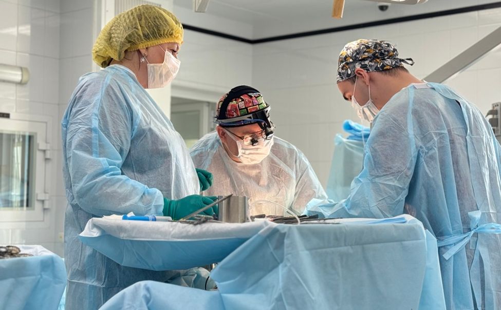 В Чебоксарах мужчине удалили опухоль желудка весом более 3 кг 