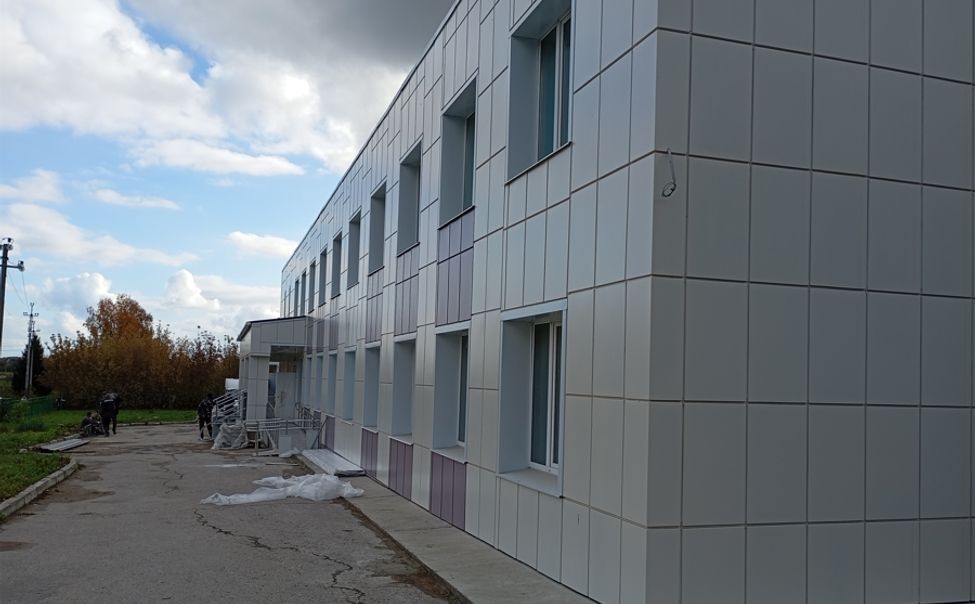 В Аликовской больнице по нацпроекту ремонтируют поликлинику