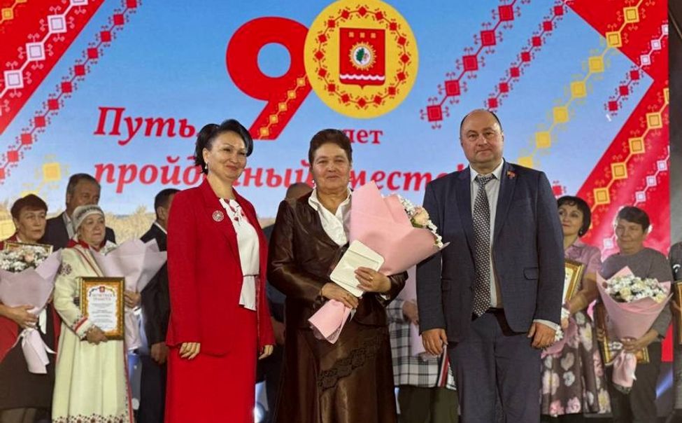 Жительницу Шумерлинского округа наградили медалью за содействие СВО