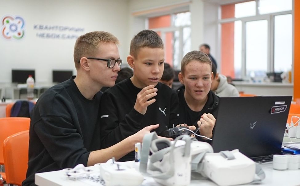 В Чебоксарах открыли Центр беспилотных технологий для детей