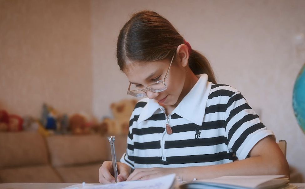 В Чувашии мошенники, угрожая школьнику, похитили более 300 тысяч рублей В Чувашии мошенники, угрожая школьнику, похитили более 300 тысяч рублей