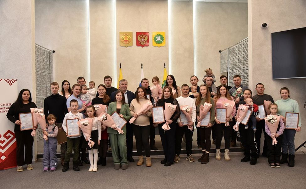 17 семей Ибресинского округа получили поддержку на жильё