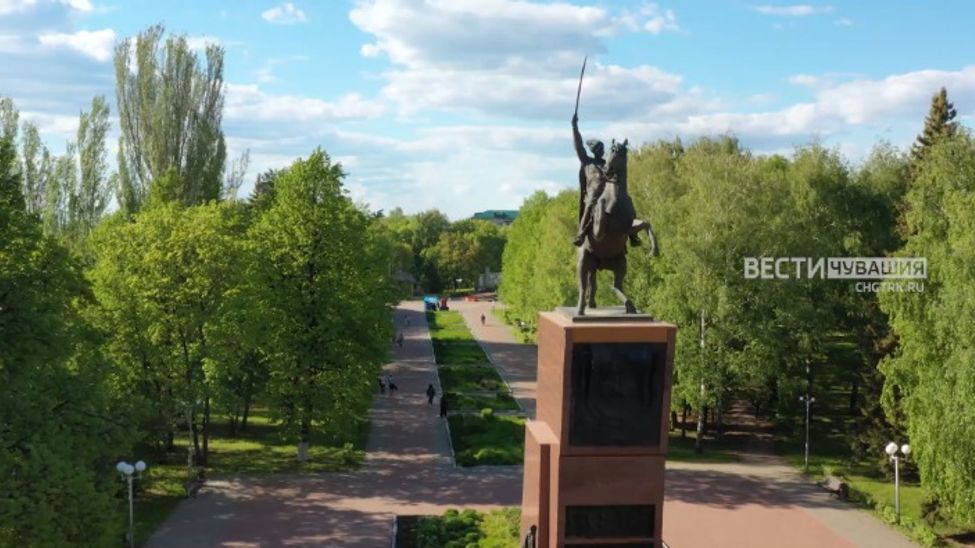 Чебоксары-555. Было - стало. Сквер имени В. И. Чапаева Чебоксары-555. Было - стало. Сквер имени В. И. Чапаева